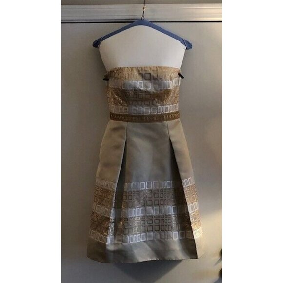 PREOWNED STUNNING CAROLINA HERRERA GOLD METALLIC SILK STRAPLESS DRESS US SIZE 10 - Picture 4 of 8